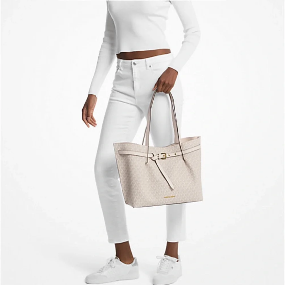 Michael Kors Emilia Large Logo Tote Bag 
COLOR LT CRM MULTI
NWT - Picture 2 of 16